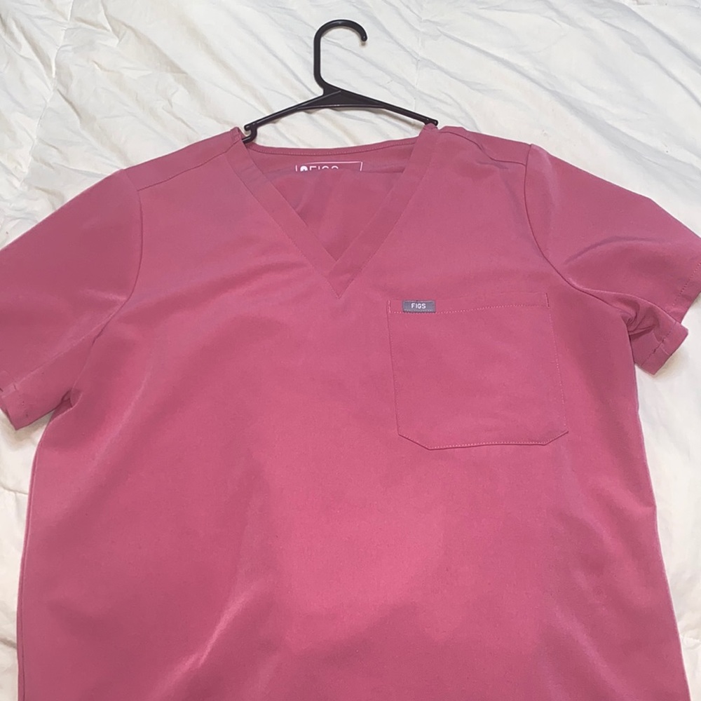 Limited-edition Figs breast cancer awareness scrub